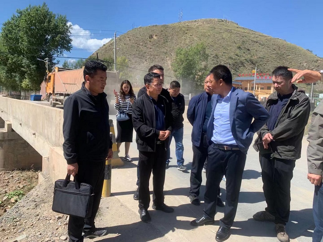 1632619121742058651.jpg 機(jī)關(guān)幫扶2.jpg